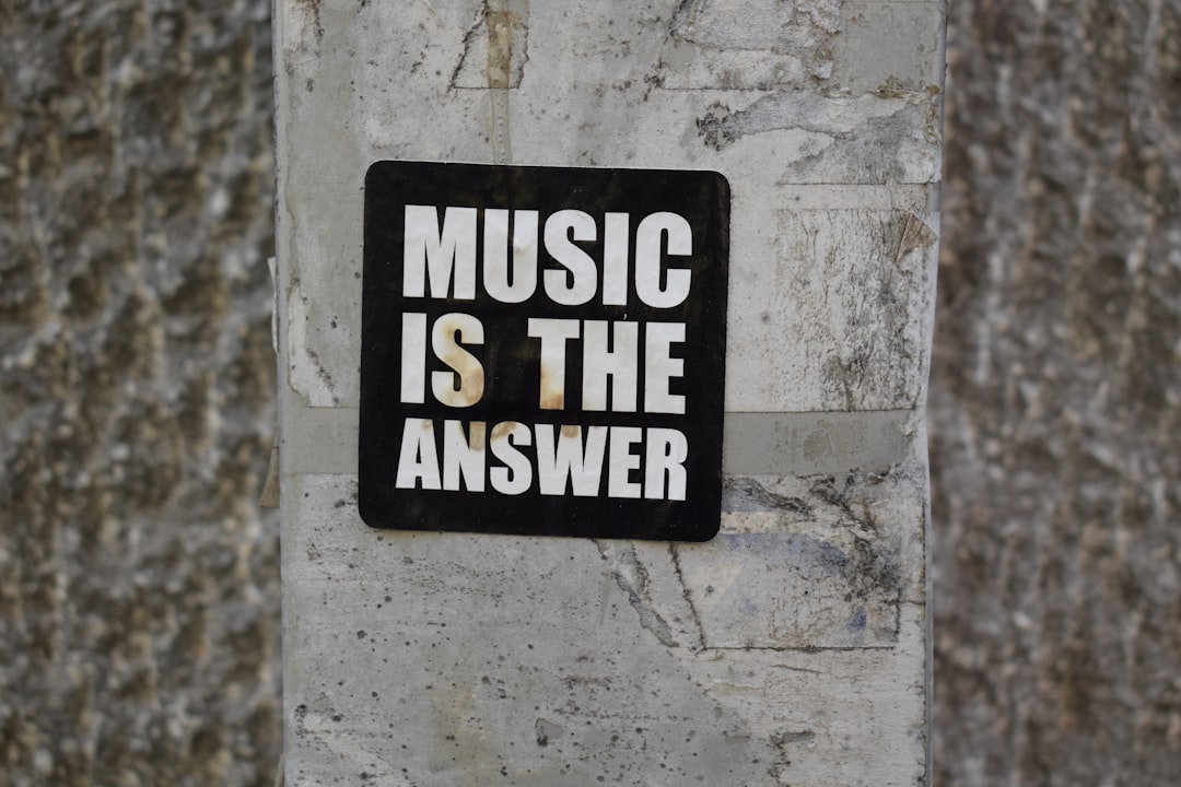 Wat zijn de kenmerken van popmuziek?